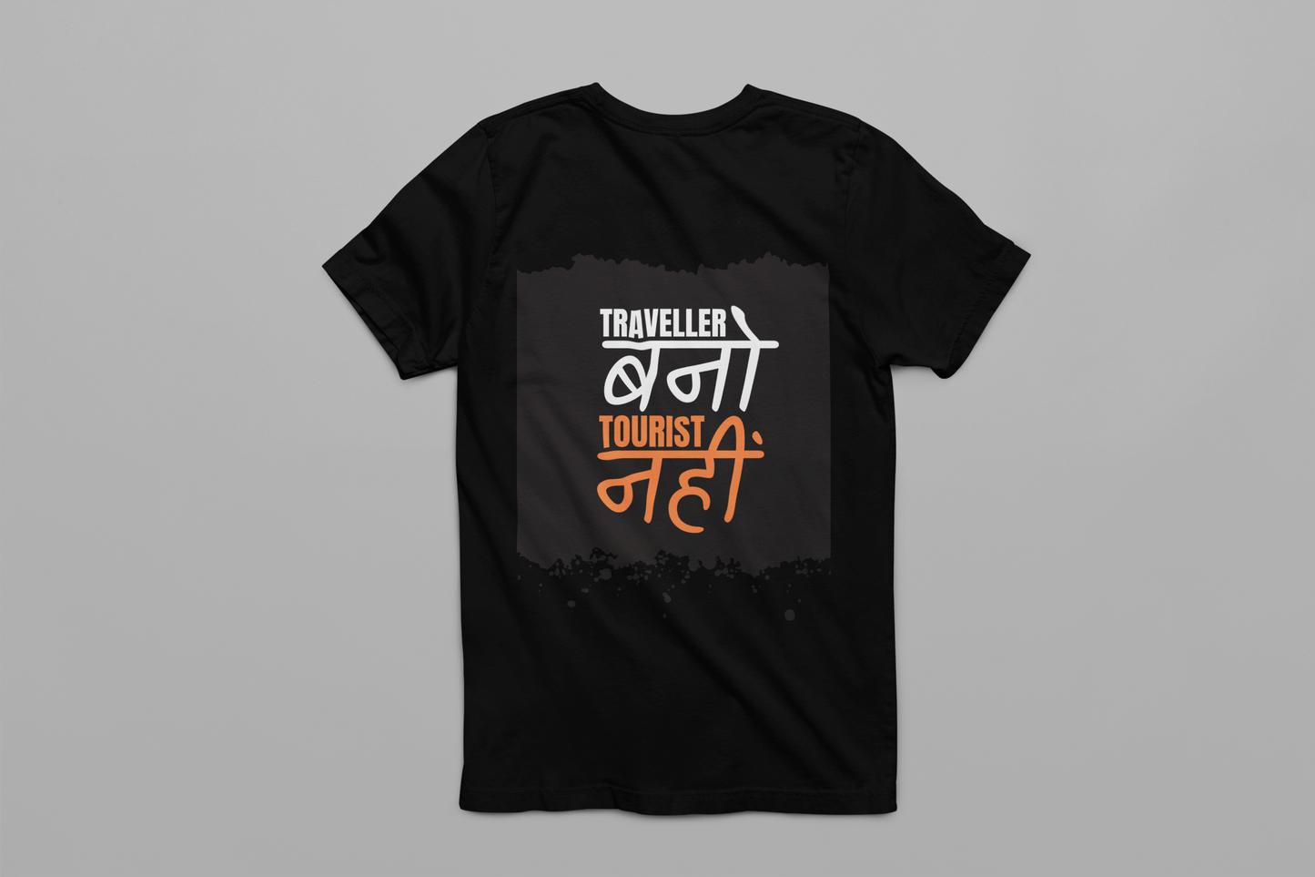 Traveller Bano, Tourist Nahi – Minimalist Black T-Shirt